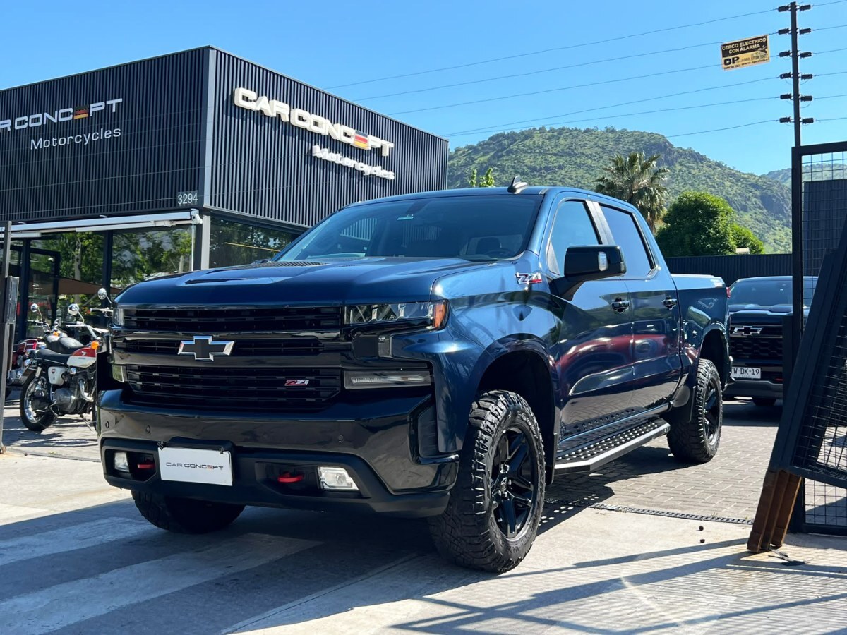 CHEVROLET SILVERADO LT TRAIL BOSS 2022 UN DUEÑO MANTENIMIENTO EN LA MARCA - FULL MOTOR