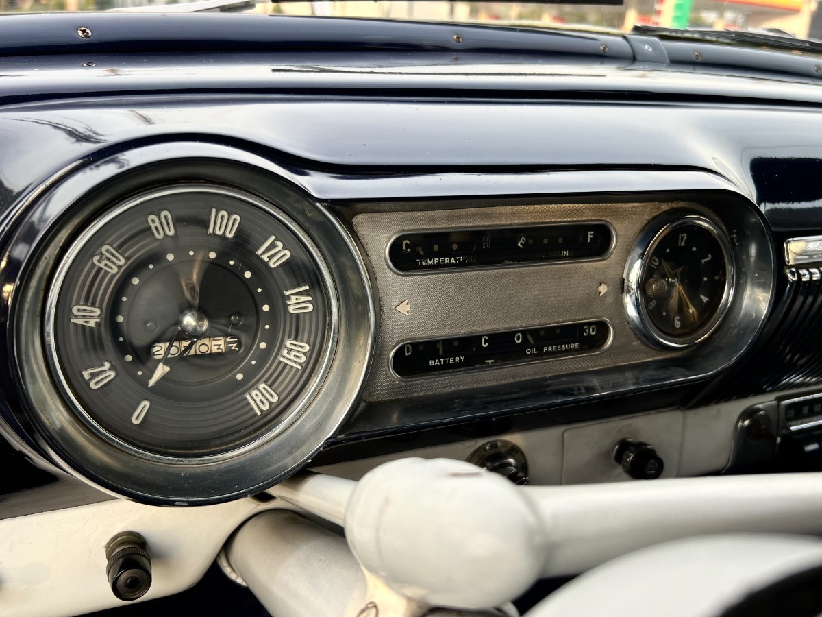 Chevrolet Bel Air — foto 15 de 28
