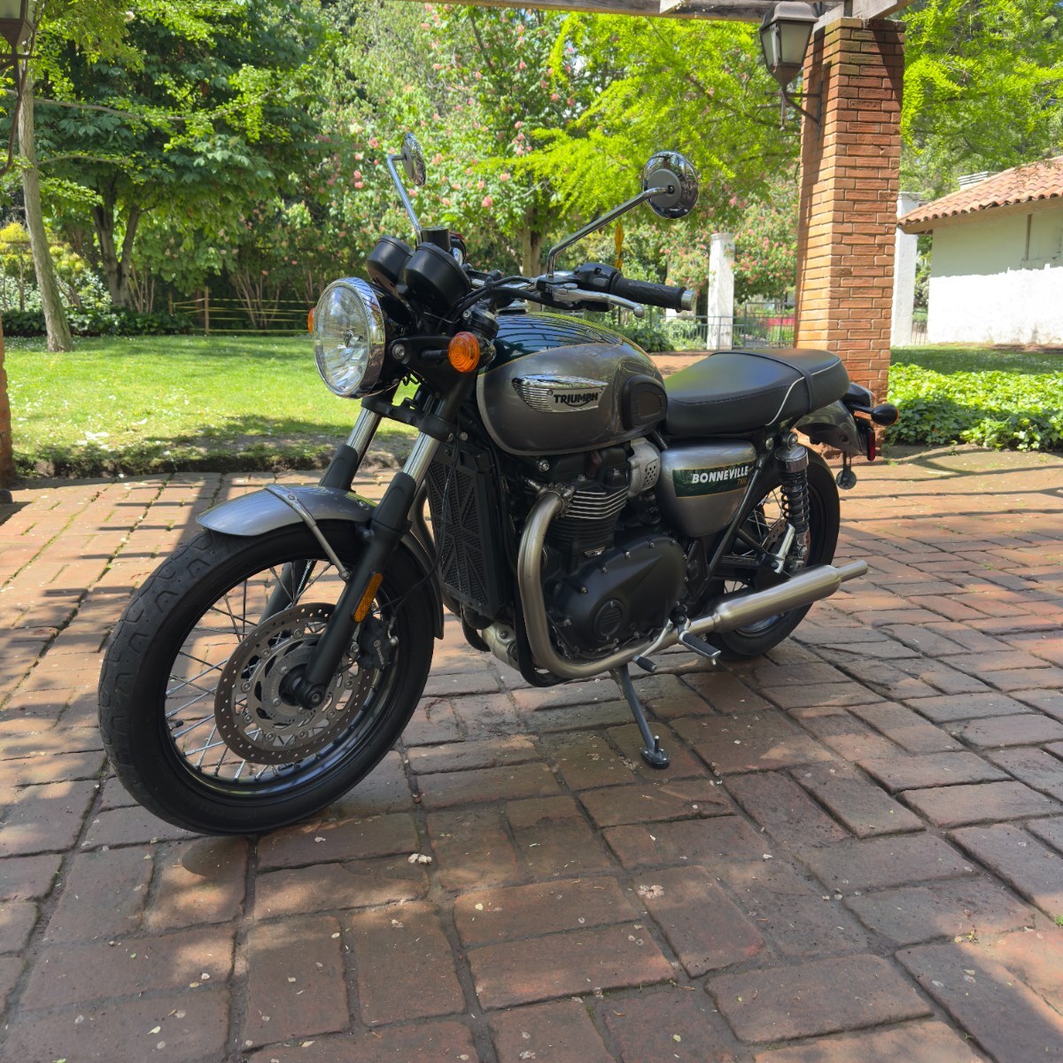 TRIUMPH BONNEVILLE T100 2022 EXCELENTE ESTADO - FULL MOTOR