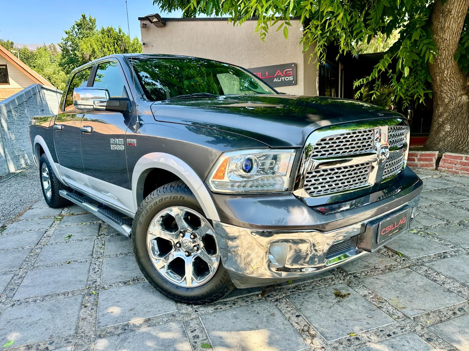 DODGE RAM 1500 LARAMIE HEMI 5.7 4X4 2016 Absolutamente superior - FULL MOTOR