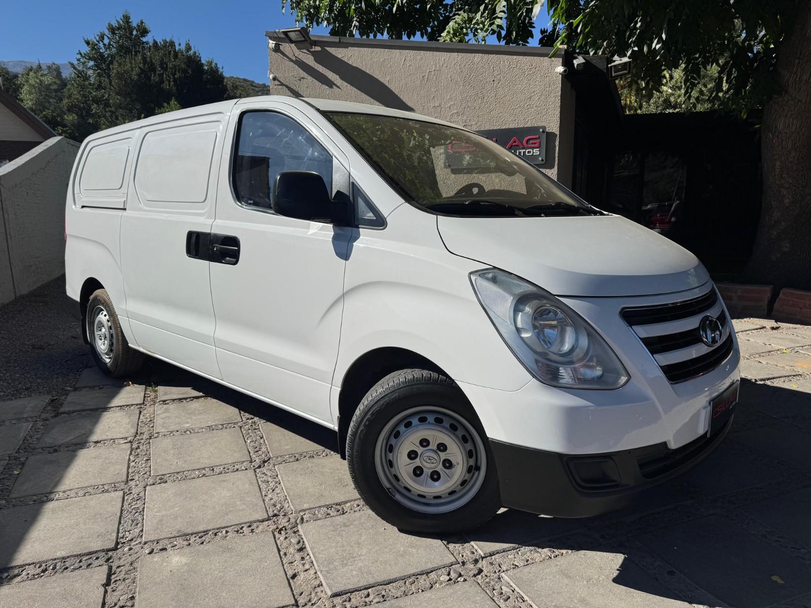 HYUNDAI H1 Furgon carga CRDI GL 2.5 Diesel 2017 Solo 97.000 Km. Realmente superior - FULL MOTOR
