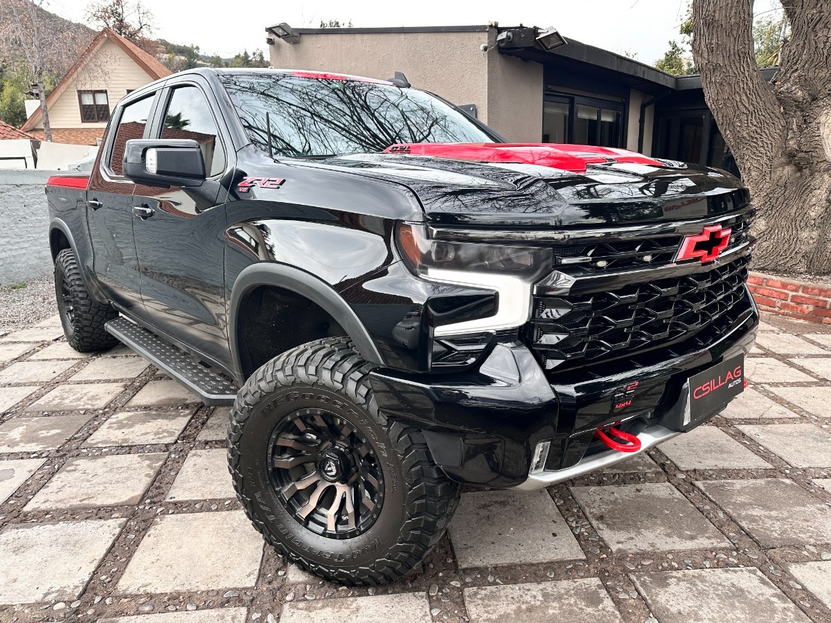CHEVROLET SILVERADO ZR2 6.2 V8 4X4 2024 Igual a nueva - FULL MOTOR