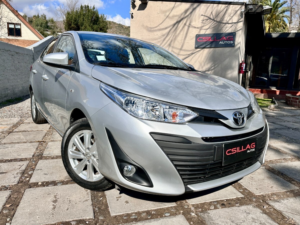 TOYOTA YARIS GLI CVT 1.5 AUTOMATICO 2020 Solo 33.000 Kms. - FULL MOTOR