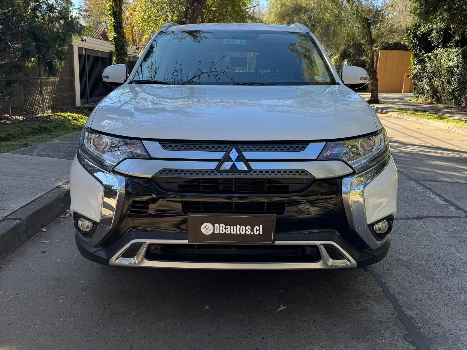 MITSUBISHI OUTLANDER 2.0 AUT 2020 MANTENCIONES AL DIA - FULL MOTOR