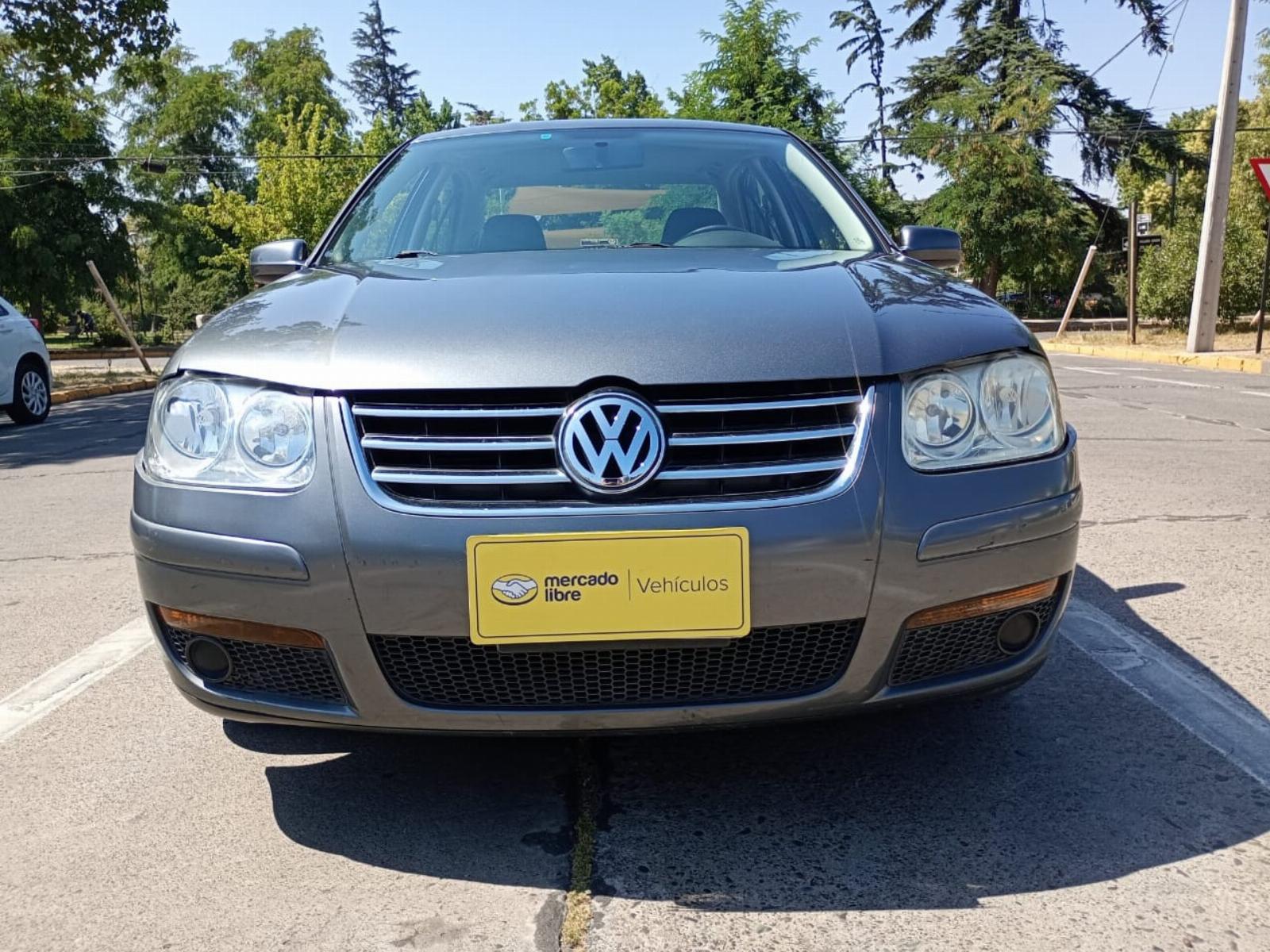 VOLKSWAGEN BORA A4 TRENDLINE AT 2.0 2011 IMPECABLE SEDAN  FULL EQUIPO AUT SOLO 32000 KMS - Automoviles El Golf