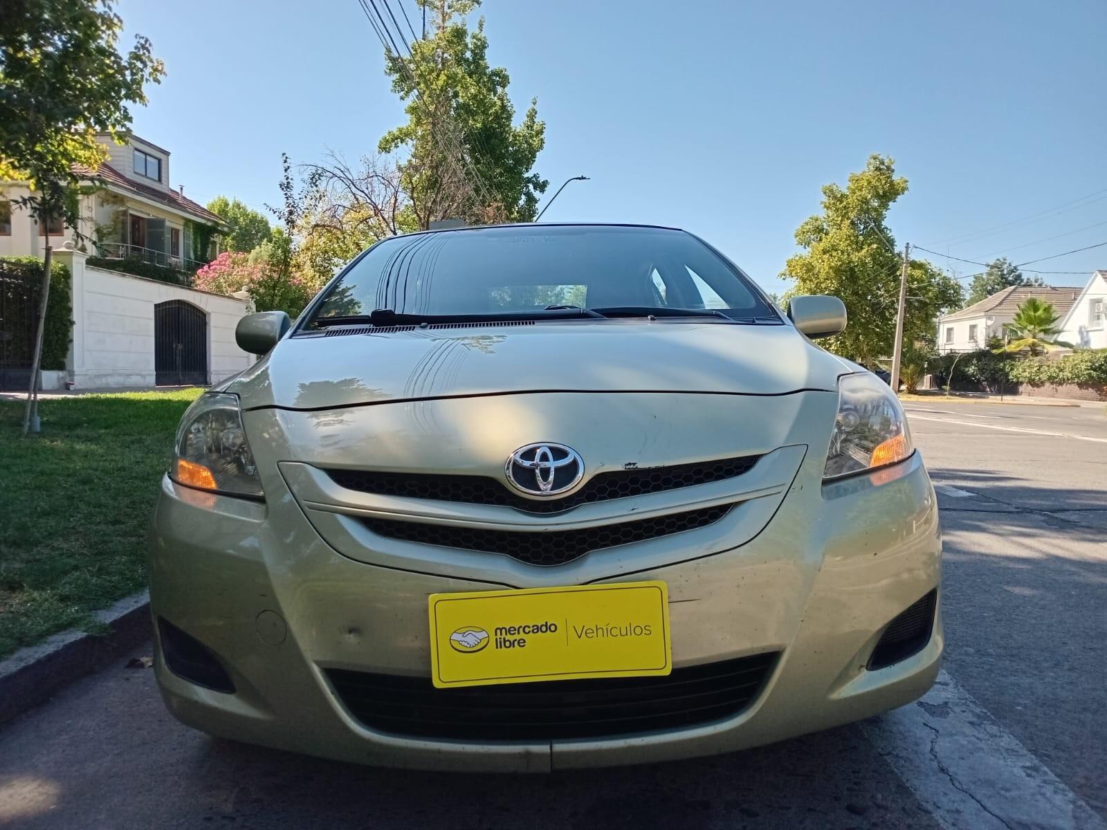 TOYOTA YARIS XLI  2008 OPORTUNIDAD SEDAN MECANICO 1.5 C/AIRE ACONDICIONAD - Automoviles El Golf