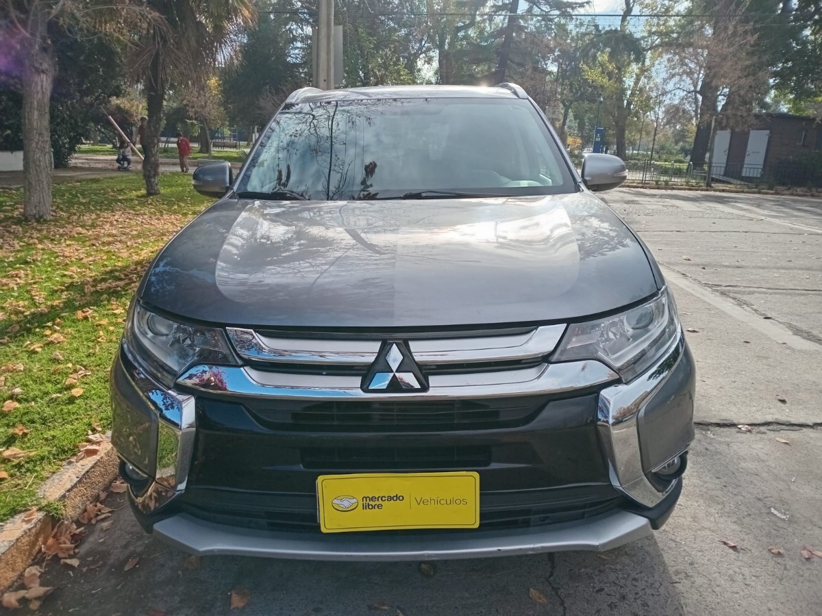 MITSUBISHI OUTLANDER 2.0 AT 2019 OPORTUNIDAD STATION WAGON FULL EQUIPO AT - FULL MOTOR
