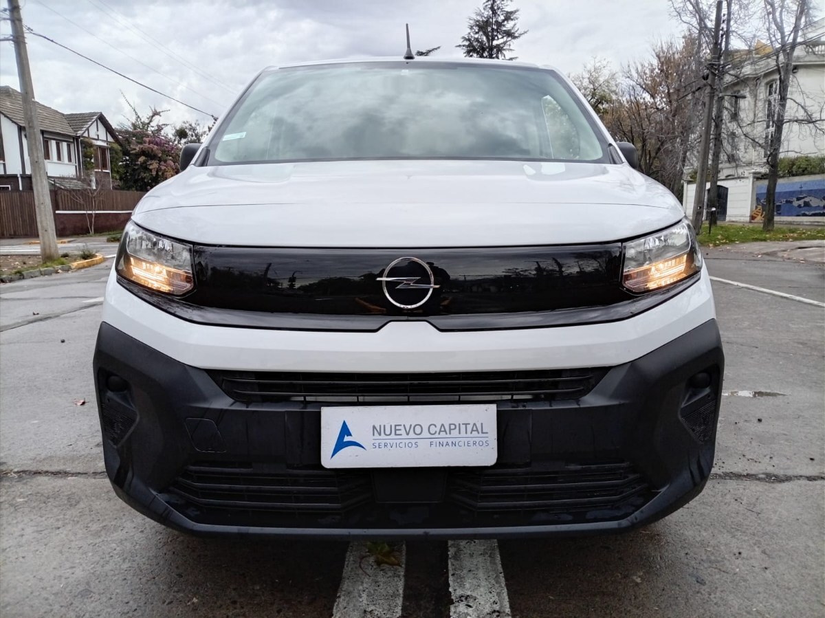 OPEL COMBO 1.6T DIESEL 4X2 MT 5P. 2025 IMPECABLE FURGON FULL EQUIPO FACTURABLE - FULL MOTOR