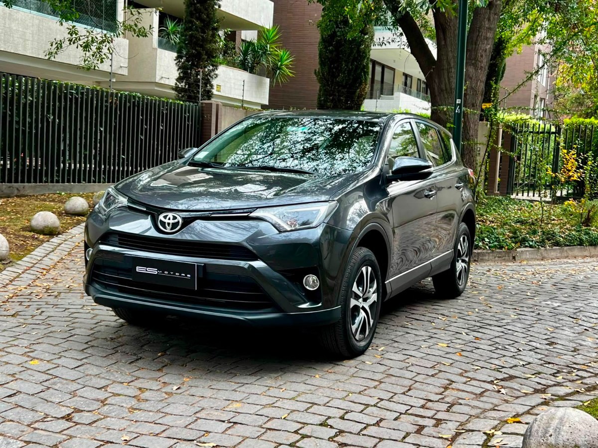 TOYOTA RAV 4 LUJO 2.0 AT 4x2 2017 MANTENIMIENTO AL DIA - FULL MOTOR