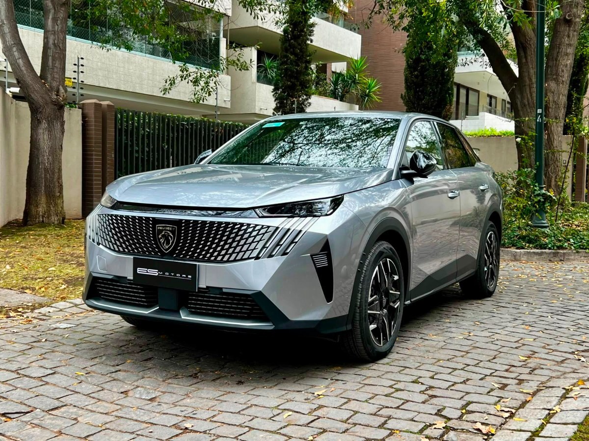 PEUGEOT 3008 HYBRID ALLURE 1.2 AT 2025 GARANTÍA DE FÁBRICA VIGENTE - FULL MOTOR