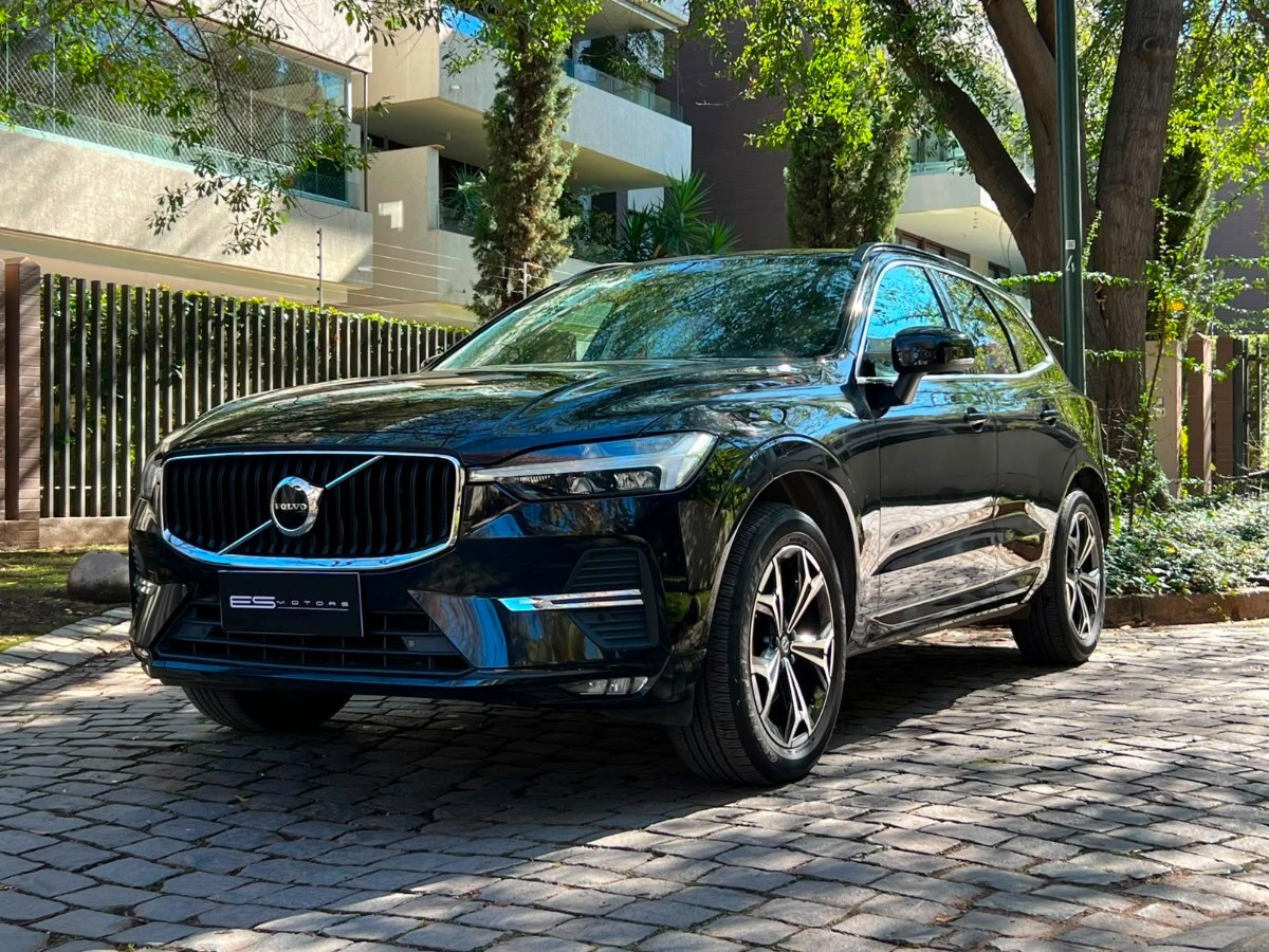 VOLVO XC60 B5 MOMENTUM AWD 2022 ÚNICO DUEÑO - FULL MOTOR