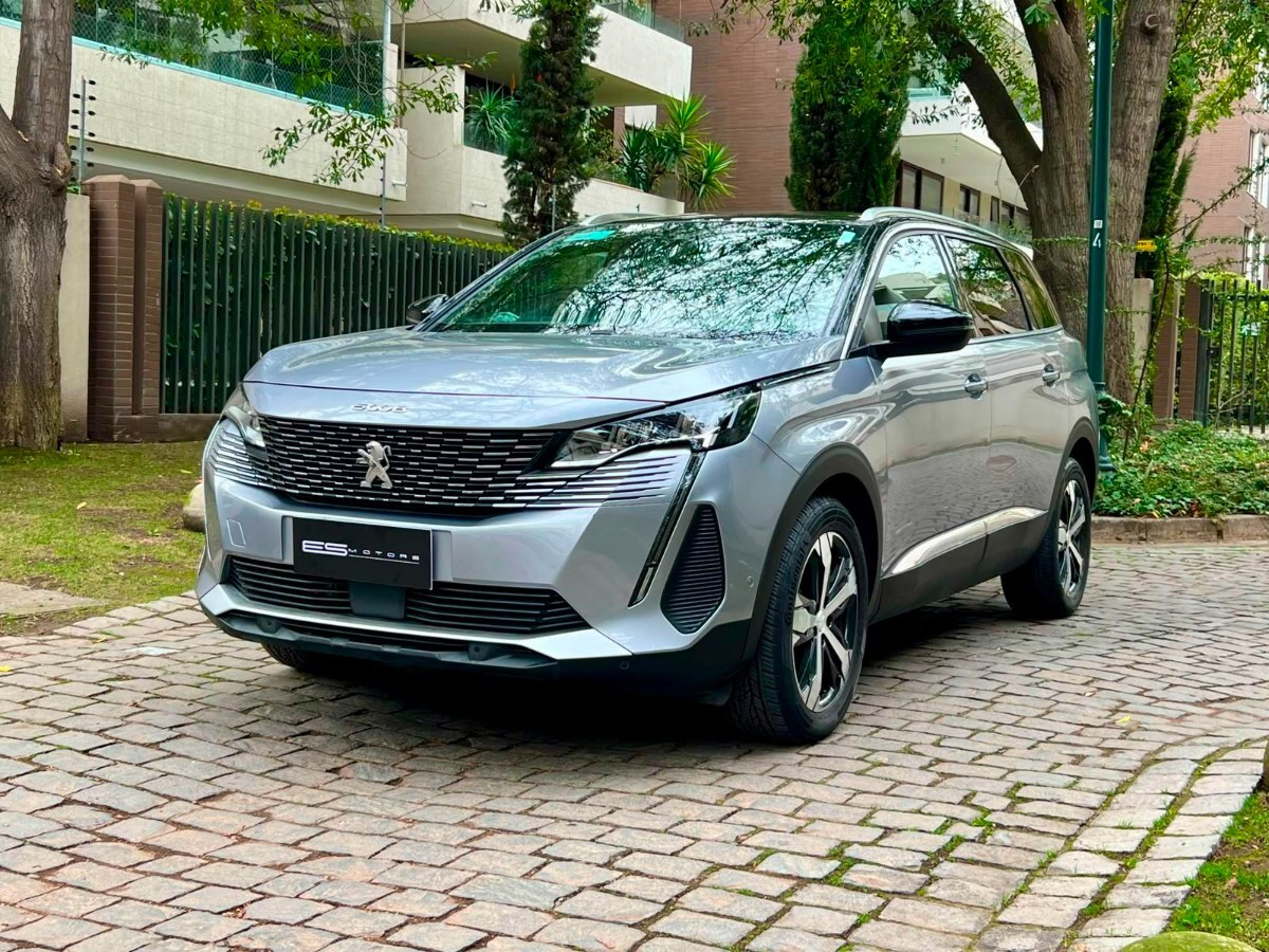 PEUGEOT 5008 ALLURE PACK THP 165 1.6 AT 2025 TRES CORRIDAS DE ASIENTOS - FULL MOTOR