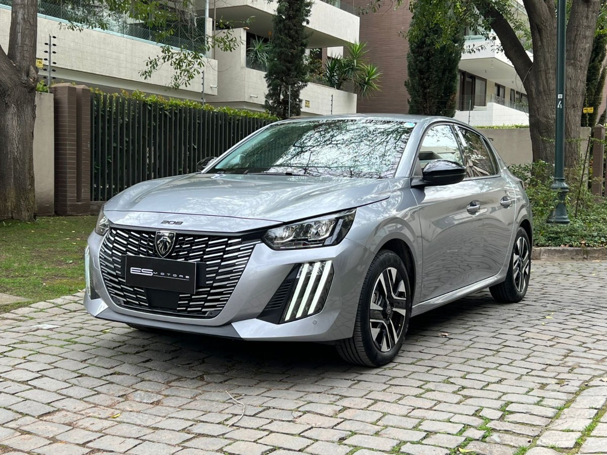 PEUGEOT 208 ALLURE MHEV HÍBRIDO 1.2 AT 2025 MANTENIMIENTO EN LA MARCA - FULL MOTOR