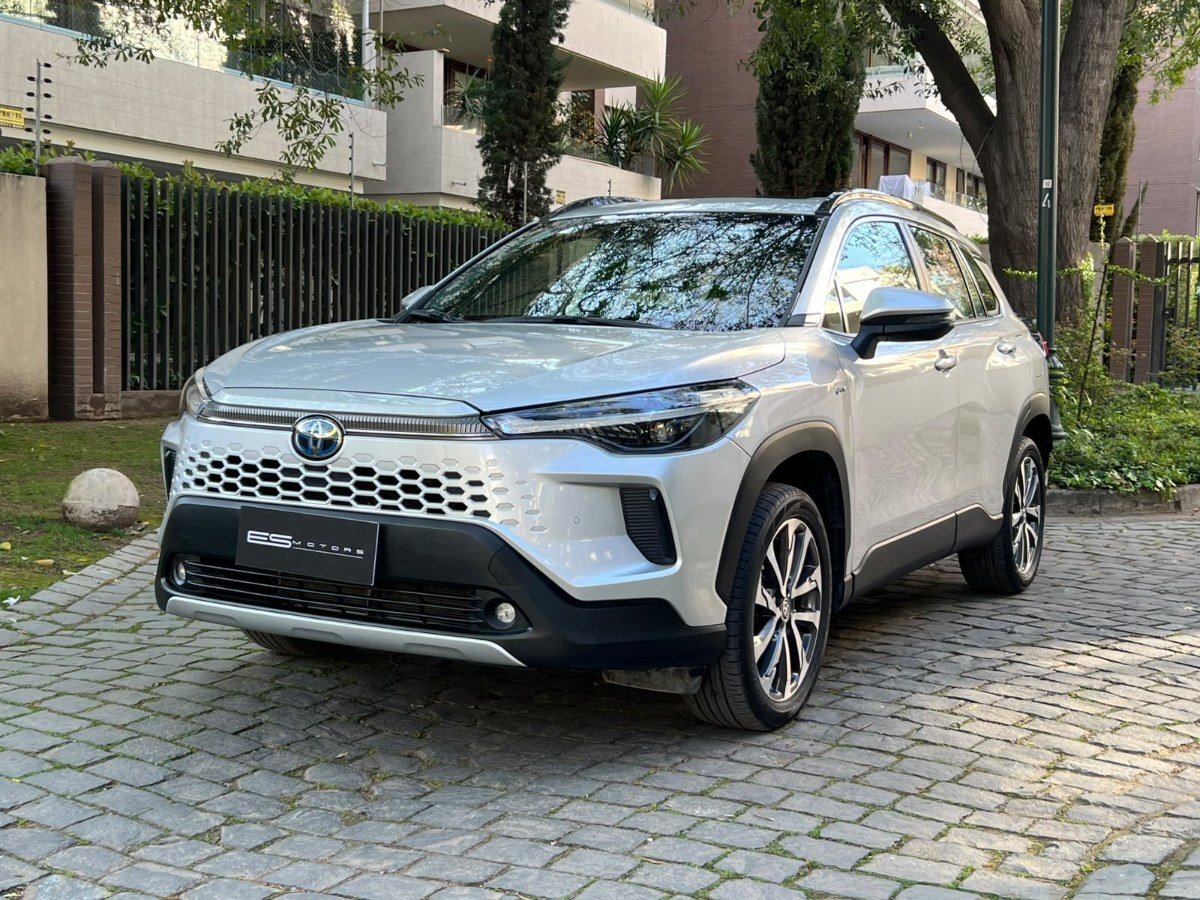 TOYOTA COROLLA CROSS SEG 1.8 HÍBRIDO 2025 MANTENIMIENTO EN LA MARCA UN DUEÑO - FULL MOTOR