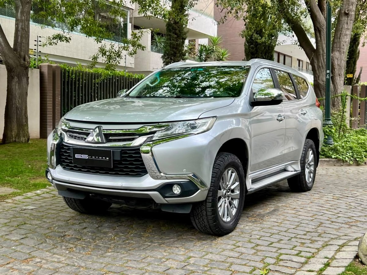 MITSUBISHI MONTERO SPORT 3.0 AT 4x2 2018 ÚNICO DUEÑO - FULL MOTOR
