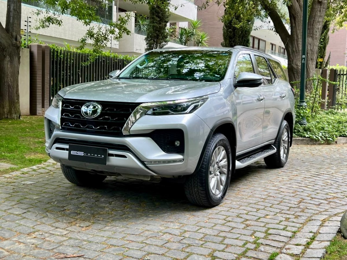 TOYOTA FORTUNER SRX 2.8 DIESEL 4X4 2023 MANTENIMIENTO AL DIA - FULL MOTOR
