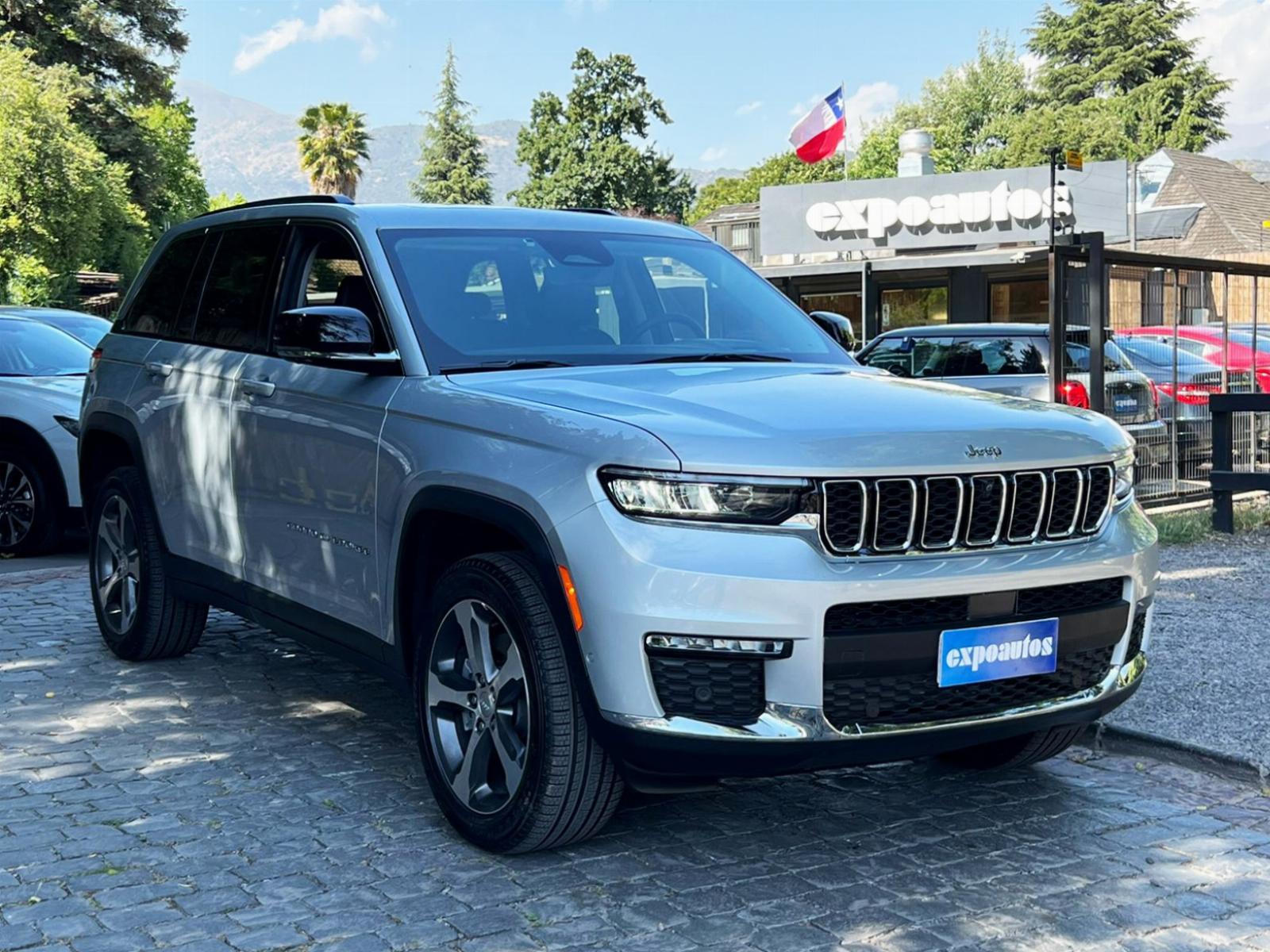JEEP GRAND CHEROKEE LIMITED 4x4 UN DUEÑO 2023 SÓLO 1.300 KILÓMETROS - FULL MOTOR
