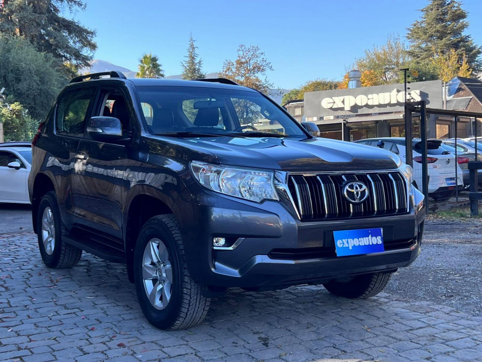 TOYOTA LAND CRUISER PRADO LIMITED TXL 2.7 3P 4x4 2023 UN DUEÑO GARANTÍA VIGENTE - ExpoAutos