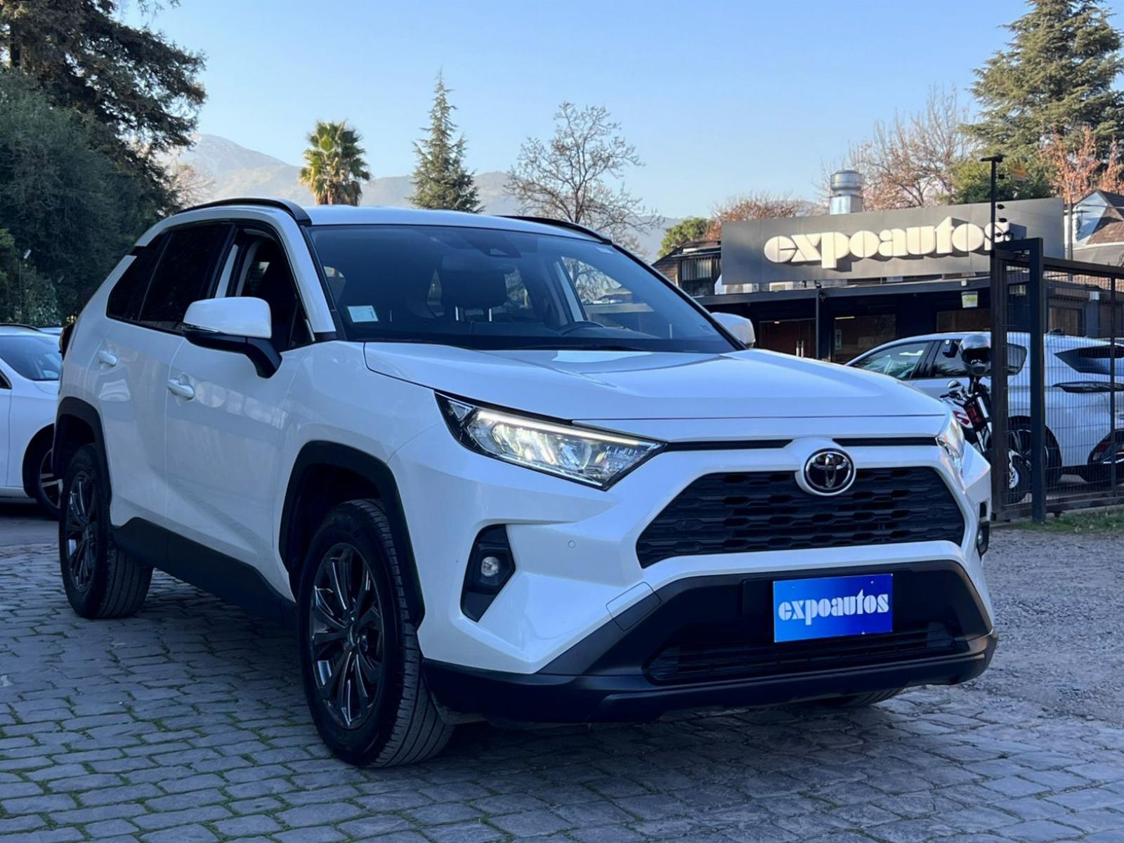 TOYOTA RAV 4 XLE 2.0 AT  2022 UN DUEÑO MANTENIMIENTO EN LA MARCA - 