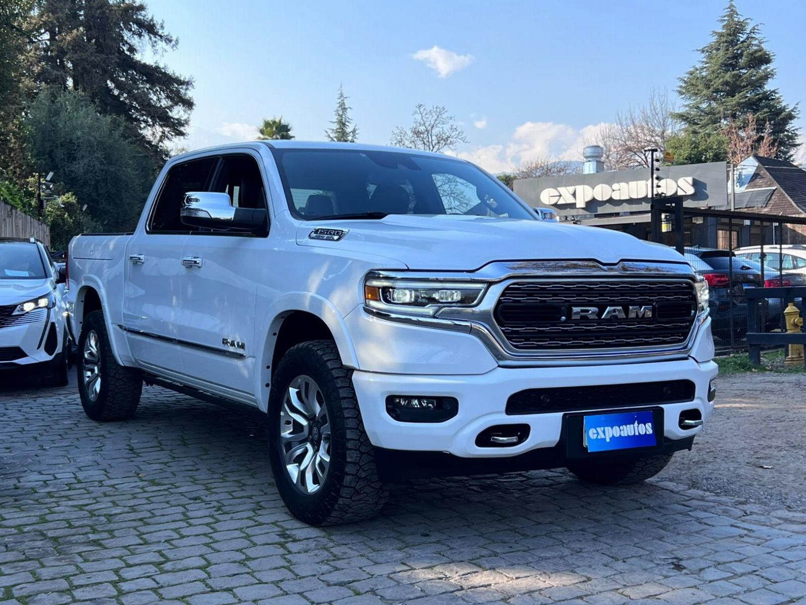 RAM 1500 LIMITED CREW CAB 4WD 2023 MANTENIMIENTO EN LA MARCA - FULL MOTOR