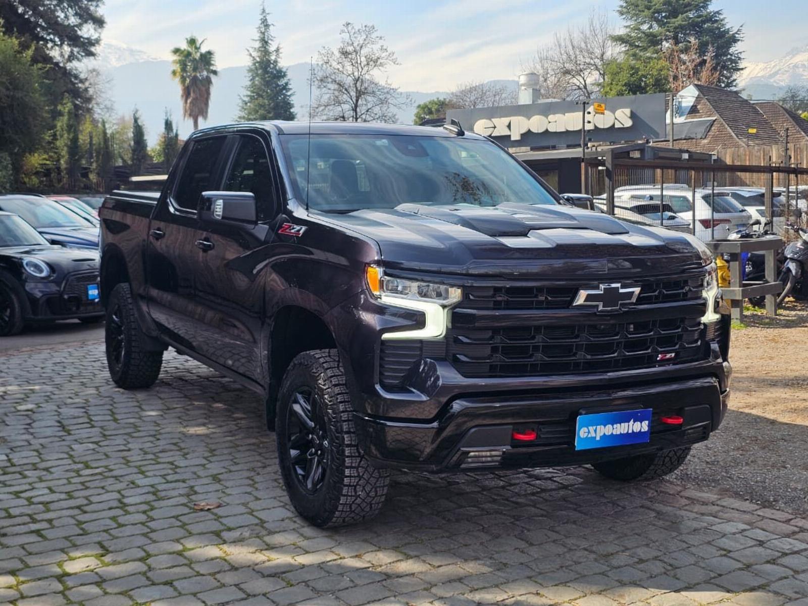 CHEVROLET SILVERADO LT TRAIL BOSS 2023 FACTURABLE MANTENIMIENTO AL DIA - FULL MOTOR