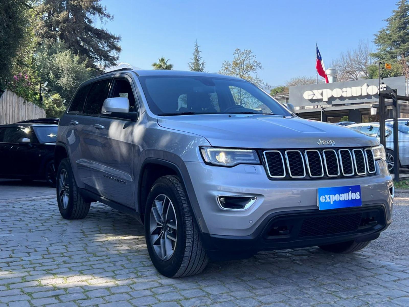 JEEP GRAND CHEROKEE LAREDO 4X4 3.6 2021 UN DUEÑO MANTENIMIENTO EN LA MARCA - FULL MOTOR