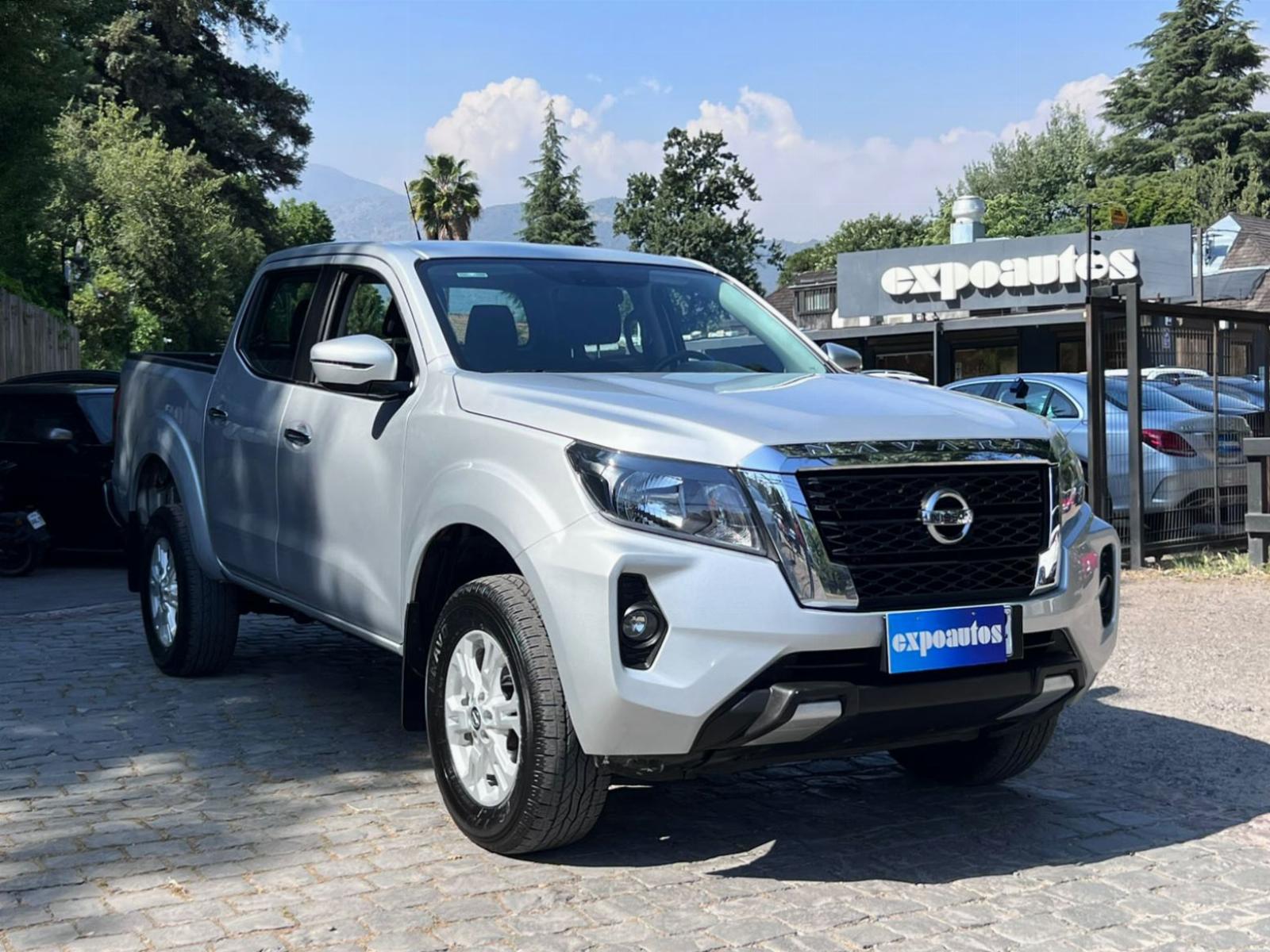 NISSAN NAVARA XE 4X4 2.3 AT 2022 FACTURABLE ÚNICO DUEÑO - FULL MOTOR