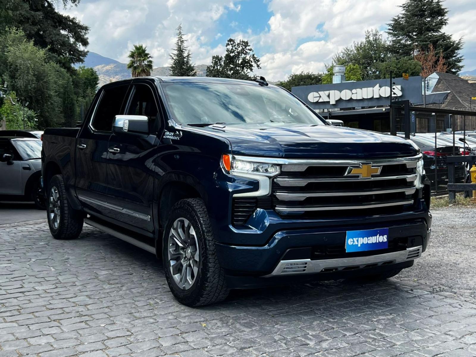 CHEVROLET SILVERADO HIGH COUNTRY 3.0 DIESEL 2023 FACTURABLE MANTENIMIENTO EN LA MARCA - FULL MOTOR