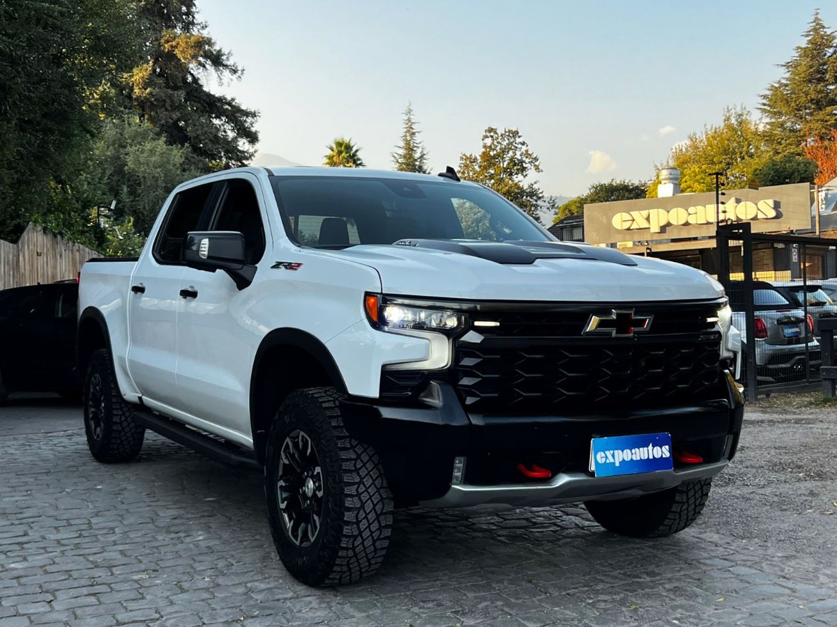 CHEVROLET SILVERADO ZR2 6.2 AT 2024 GARANTÍA DE FÁBRICA VIGENTE - FULL MOTOR