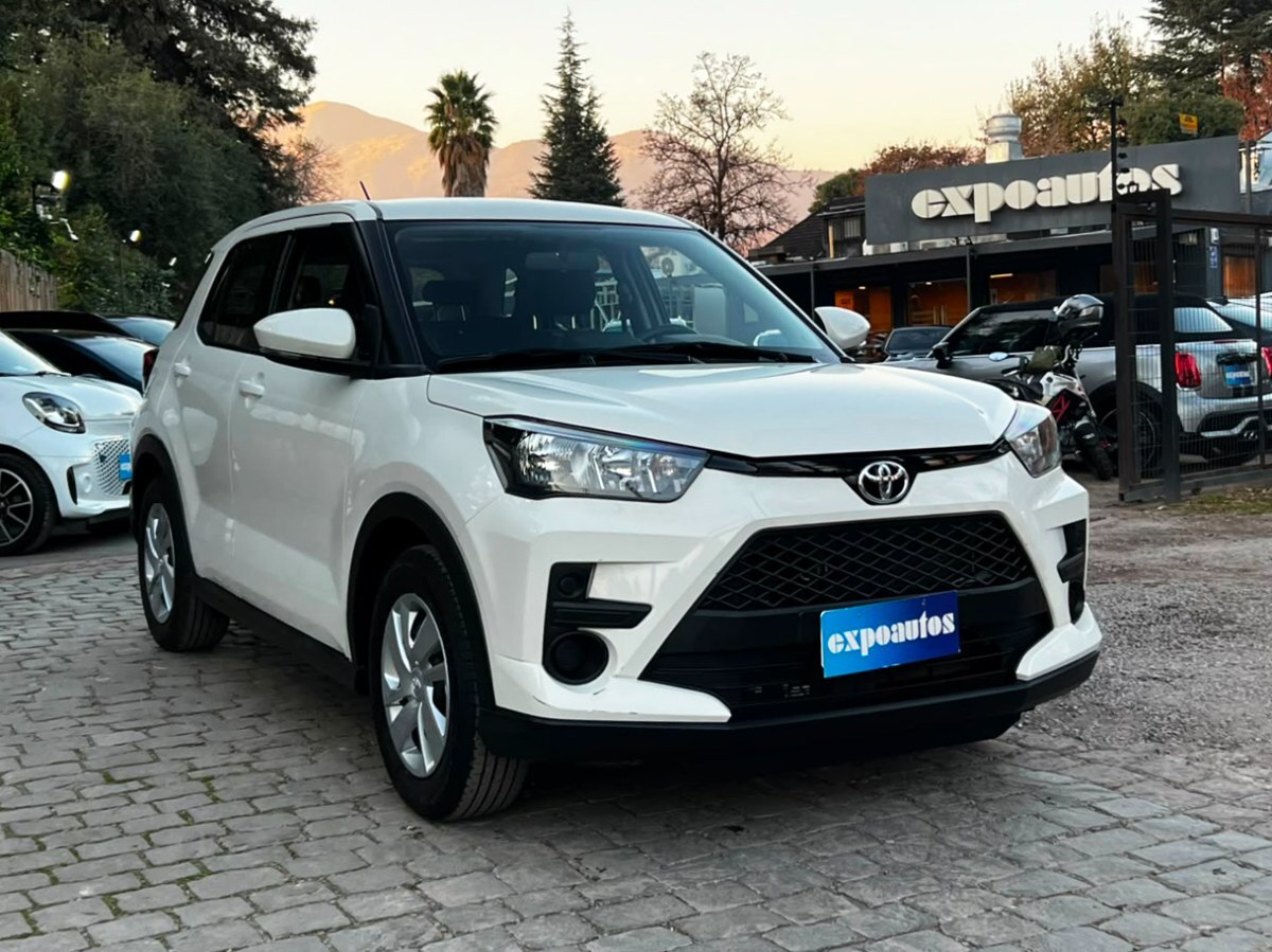 TOYOTA RAIZE i 1.2 4X2 MT 2024 GARANTÍA VIGENTE UN DUEÑO - FULL MOTOR