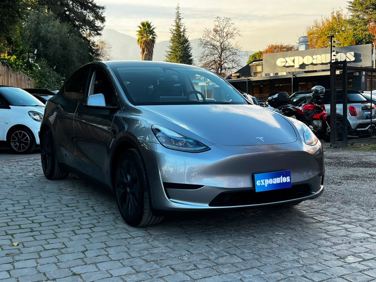 TESLA MODEL Y STANDARD RANGE RWD 2024 GARANTÍA DE FÁBRICA UN DUEÑO - FULL MOTOR