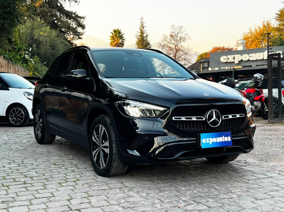 MERCEDES-BENZ GLA 200 PROGRESSIVE ADVANCED 2025 GARANTÍA VIGENTE UN DUEÑO - FULL MOTOR