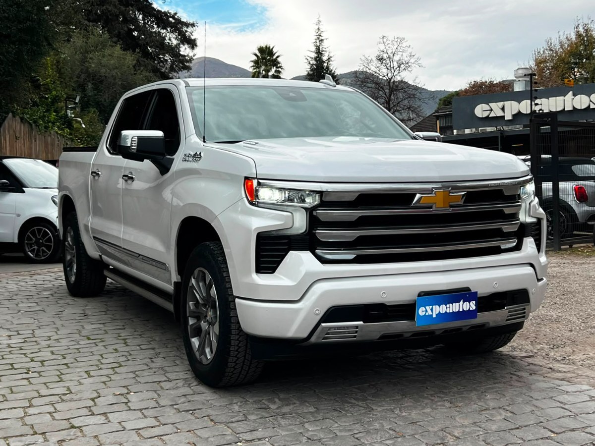 CHEVROLET SILVERADO HIGH COUNTRY 3.0 2023 FACTURABLE UN DUEÑO - FULL MOTOR