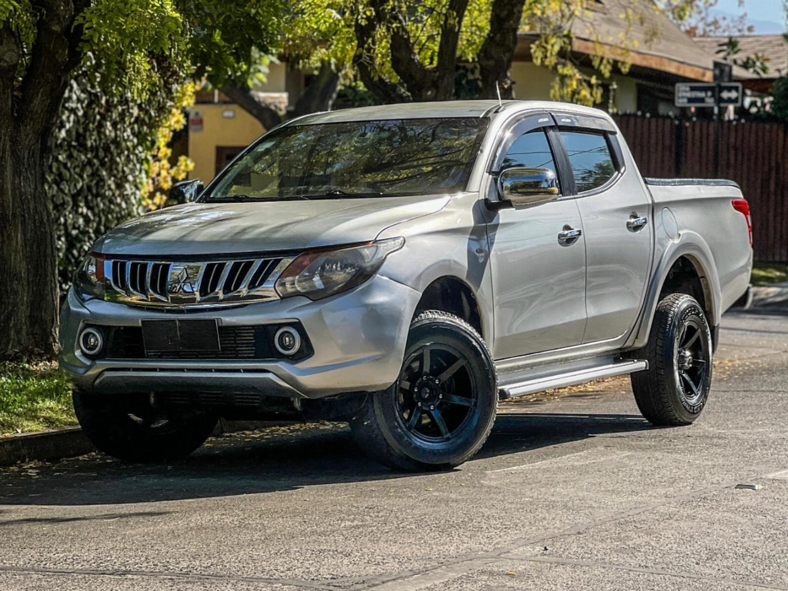 MITSUBISHI L200 2.4 TD Work CD CR 2019 EXCELENTE OPORTUNIDAD  - FM MOTORS