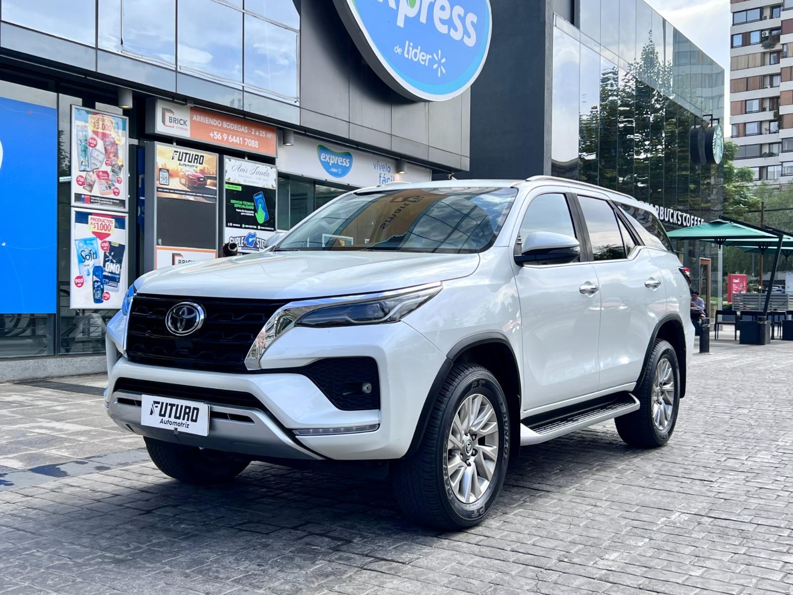 TOYOTA FORTUNER SRX 2.8 4WD  2021 UN DUEÑO MANTENIMIENTO EN LA MARCA - 