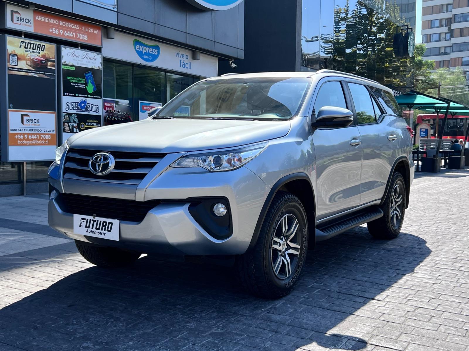 TOYOTA FORTUNER 2.8 DIESEL 4x4 MT 2020 TRES CORRIDAS DE ASIENTOS  - 