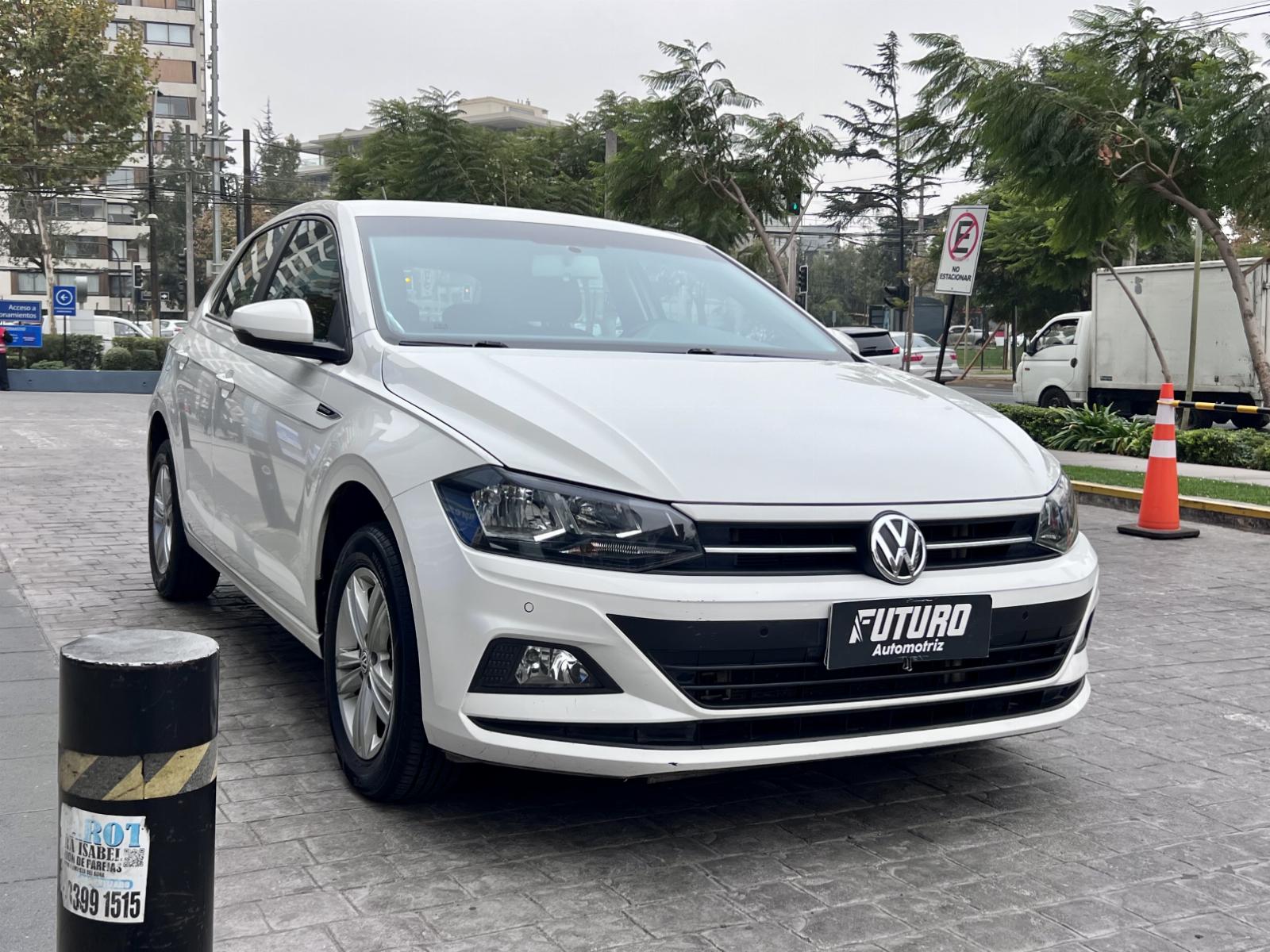VOLKSWAGEN POLO AT6 COMFORTLINE 2023 UNICO DUEÑO - FULL MOTOR