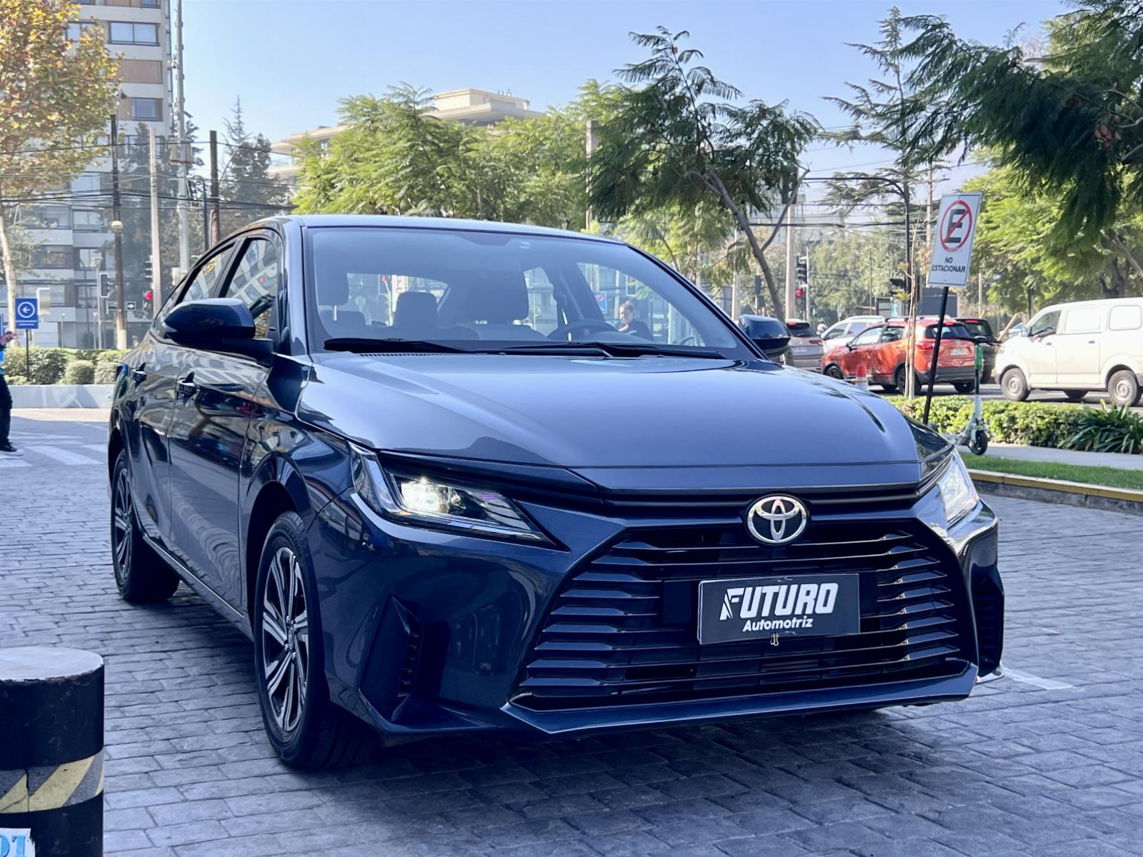 TOYOTA YARIS SEDAN E 1.5 MT 2024 UNICO DUEÑO - FULL MOTOR