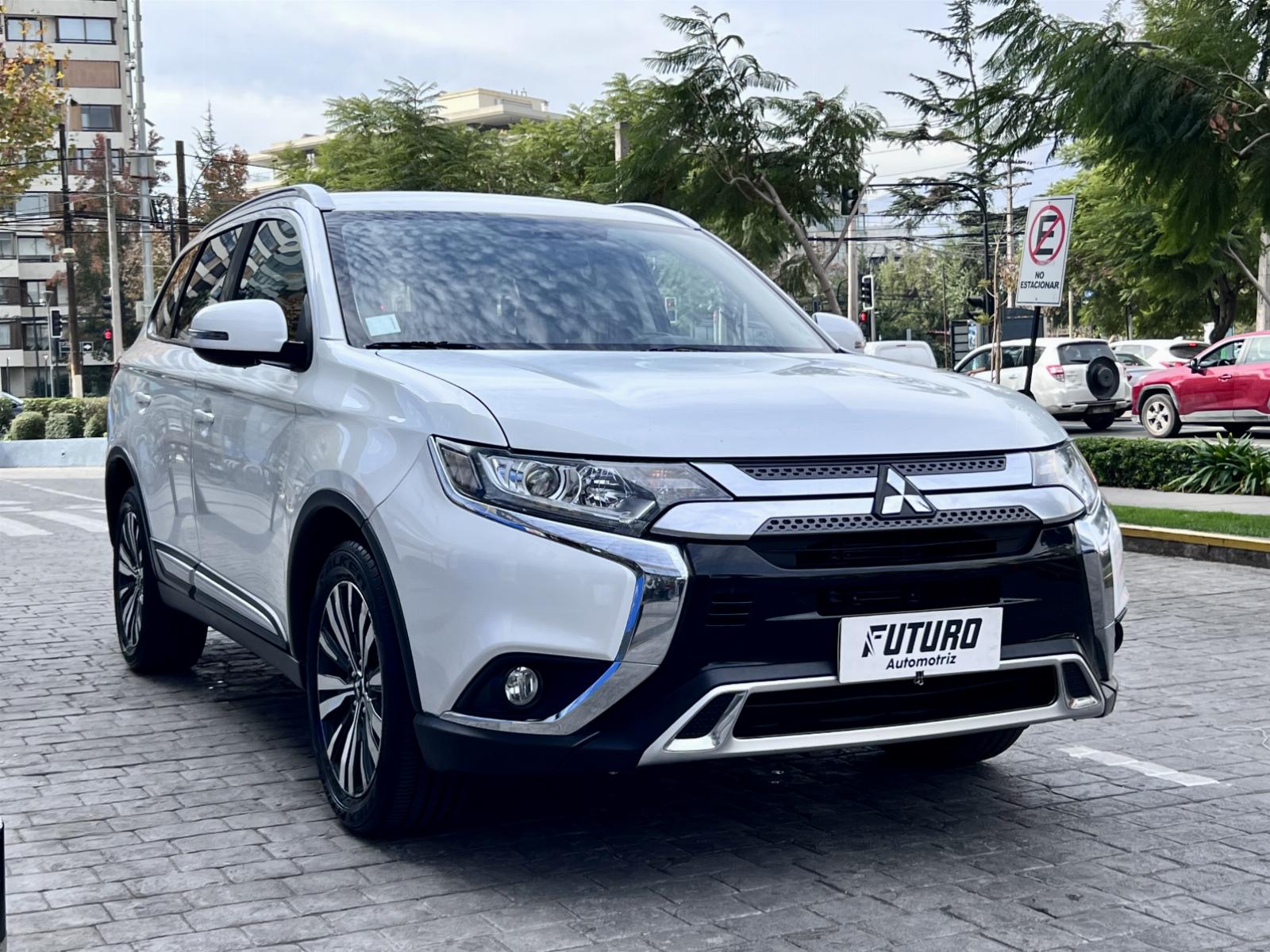 MITSUBISHI OUTLANDER GLX 2019 UNICO DUEÑO - FULL MOTOR