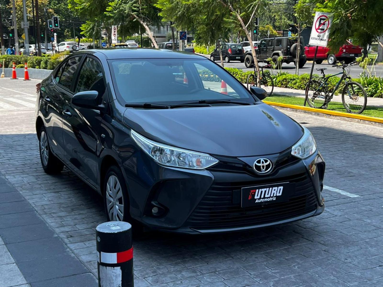 TOYOTA YARIS E MT 2022 UNICO DUE&Ntilde;O - FULL MOTOR