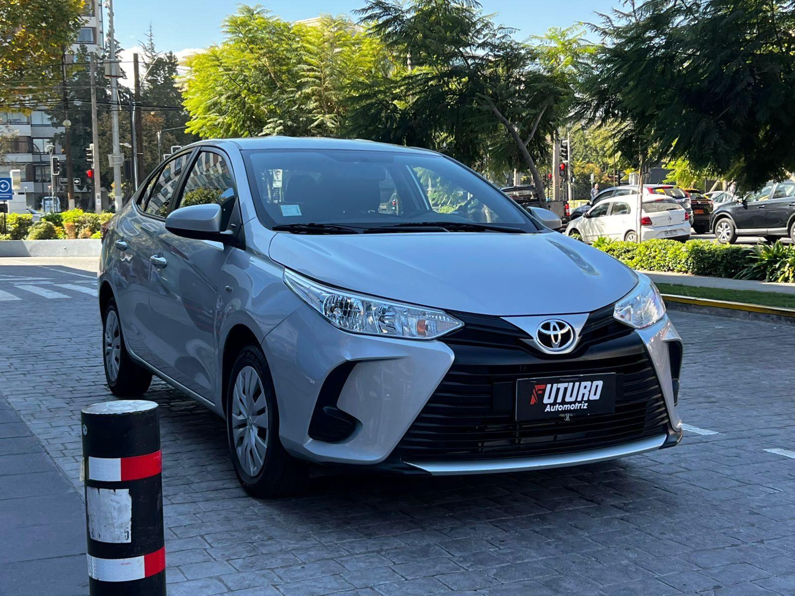 TOYOTA YARIS SEDAN E 1.5 MT 2023 UNICO DUEÑO - FULL MOTOR