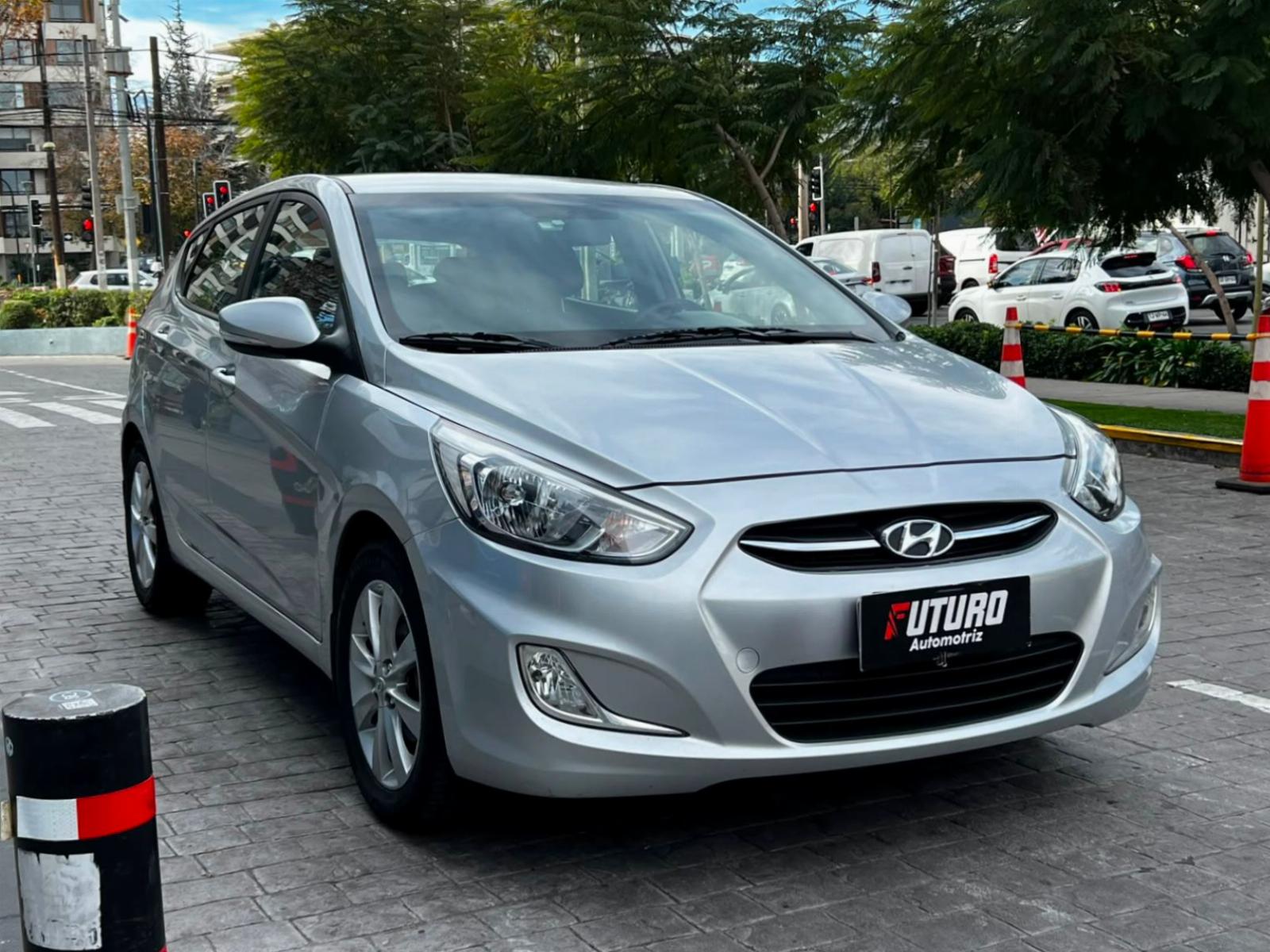 HYUNDAI ACCENT RB 1.4 GL AC 6MT 2017 UNICO DUEÑO - FULL MOTOR