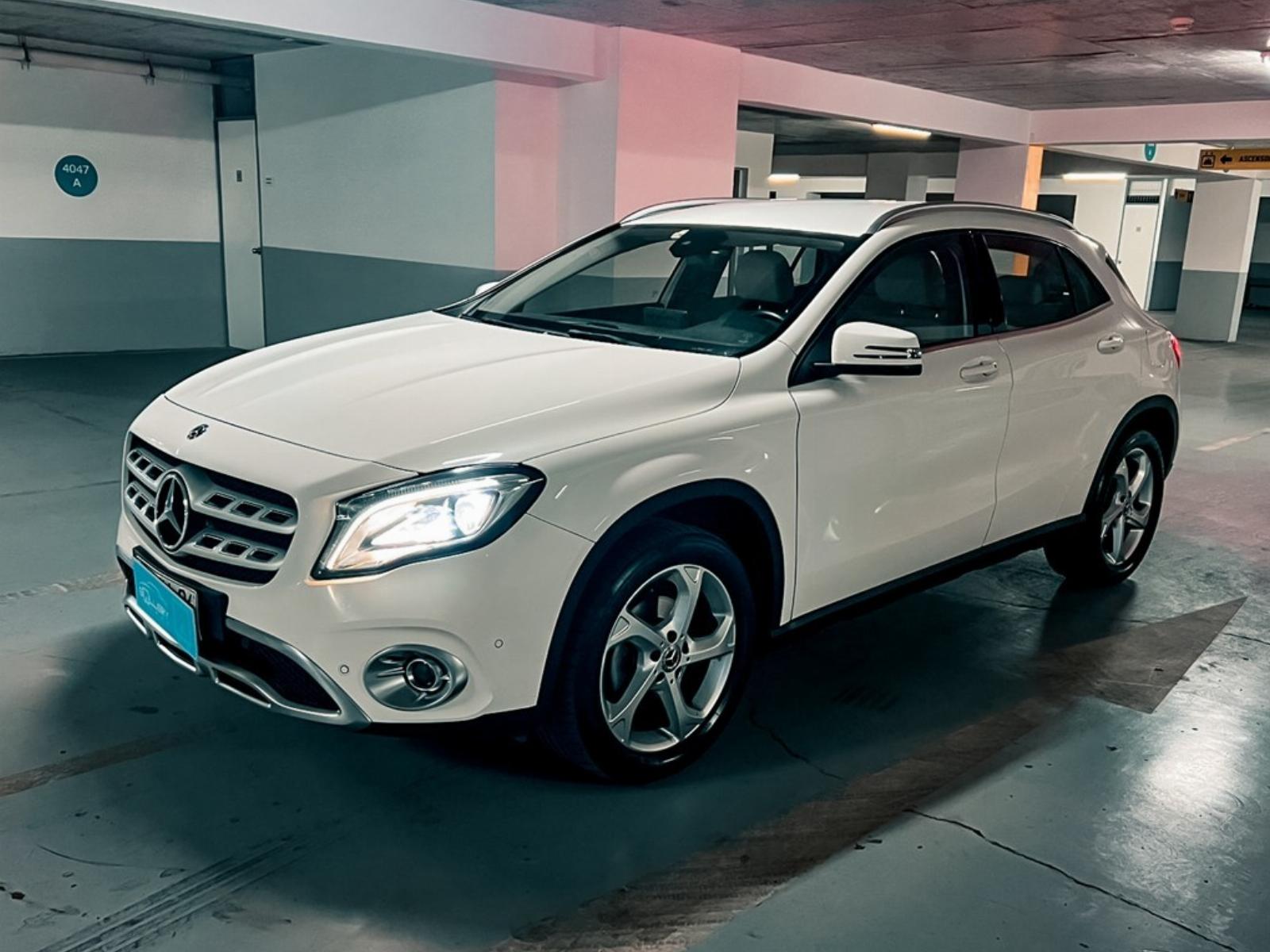 MERCEDES-BENZ GLA 200 1.6 T  2020 TAPIZ BLANCO  - 