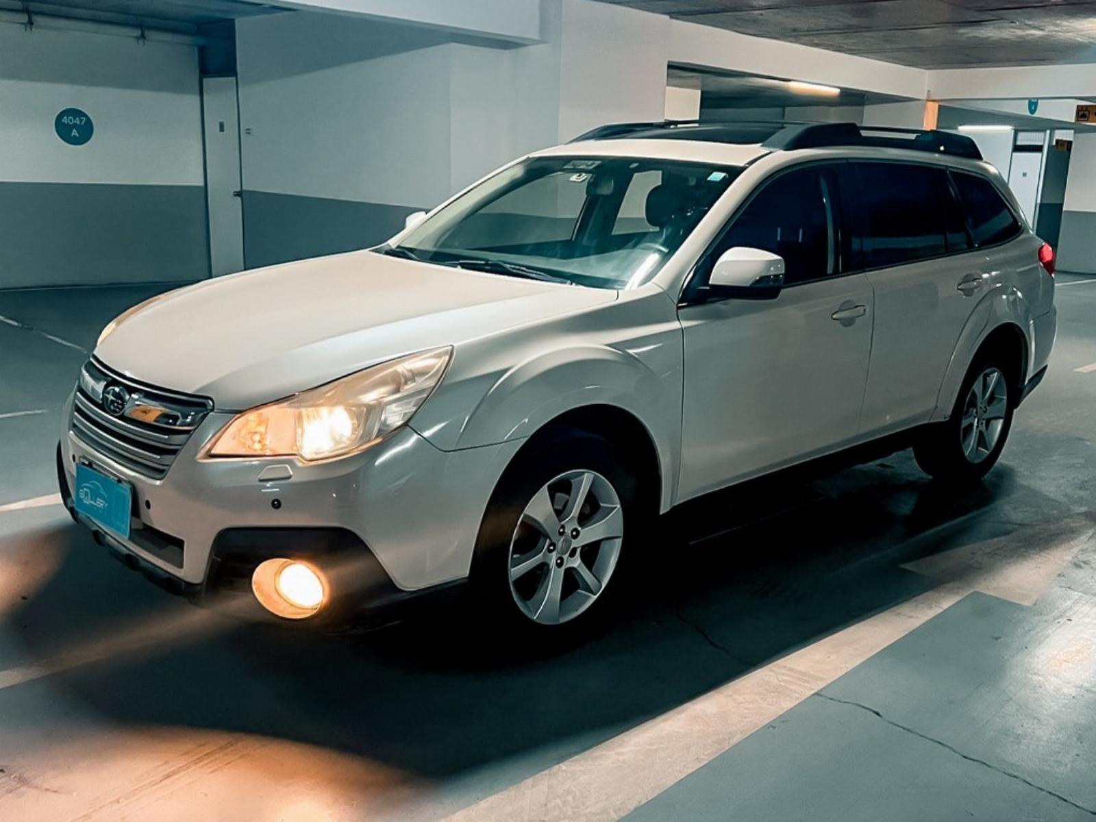 SUBARU OUTBACK LIMITED 2.5 CVT 2013 TODAS SUS MANTENCIONES EN SUBARU CHILE , CUERO, TE - FULL MOTOR