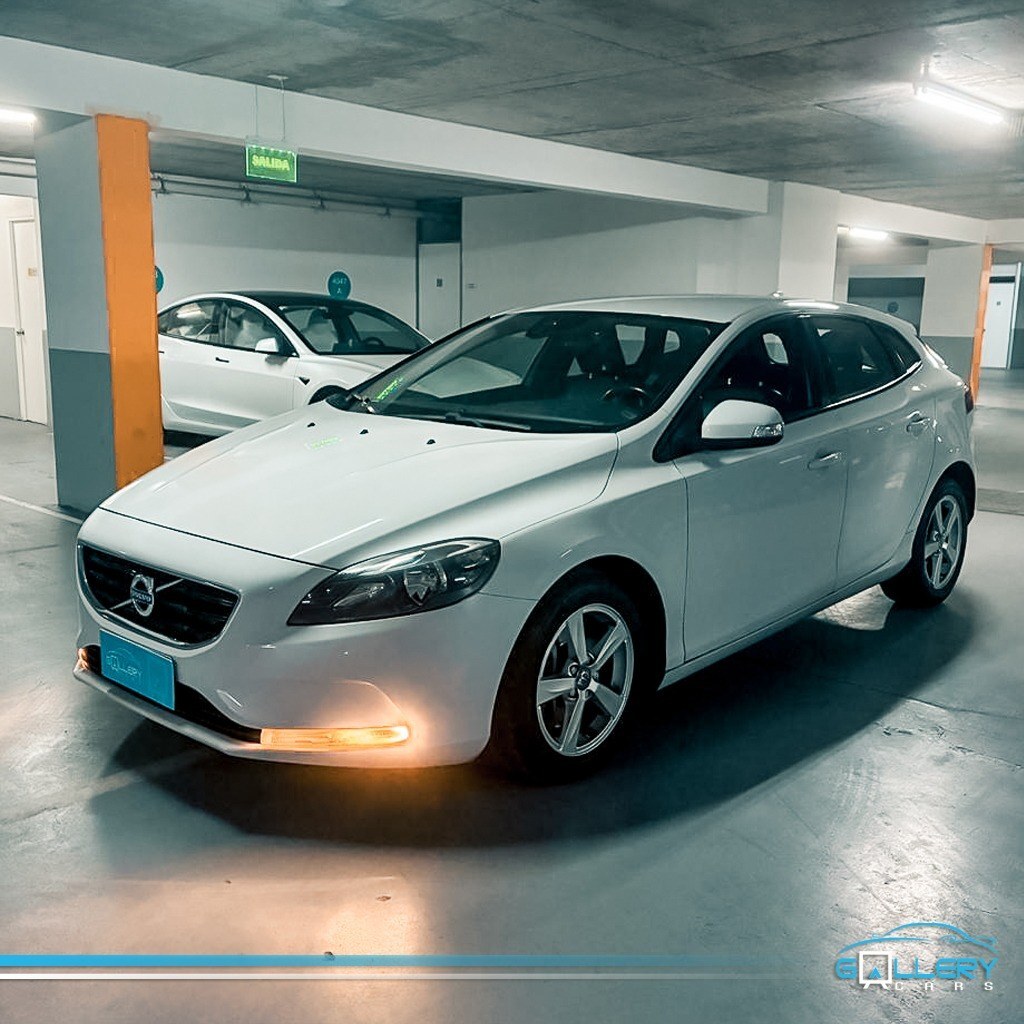VOLVO V40 2.0 2016 Turbo Diesel, automático - FULL MOTOR