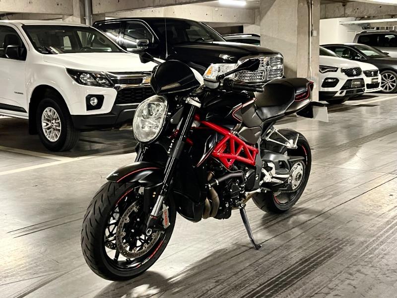 MV AGUSTA BRUTALE 1090 RR 2015 SÓLO 11.100 KILÓMETROS - FULL MOTOR