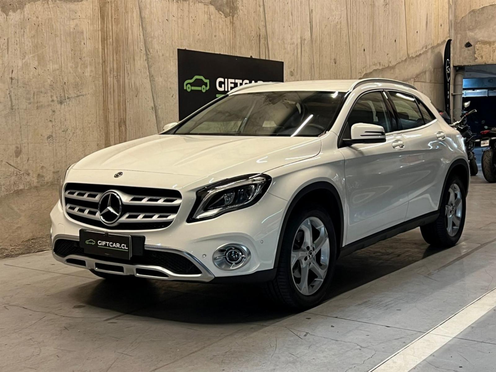 MERCEDES-BENZ GLA 200 UN DUEÑO 2018 SÓLO 19.200 KILÓMETROS - 