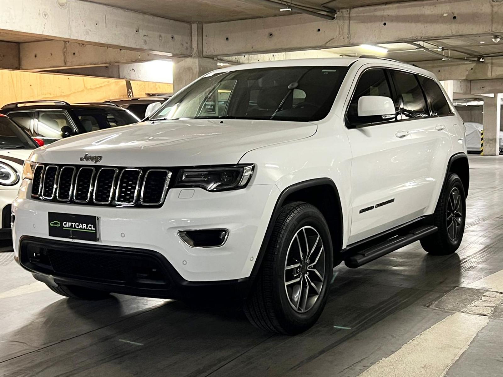 JEEP GRAND CHEROKEE UN DUEÑO 2020 LAREDO 3.600 CC - 