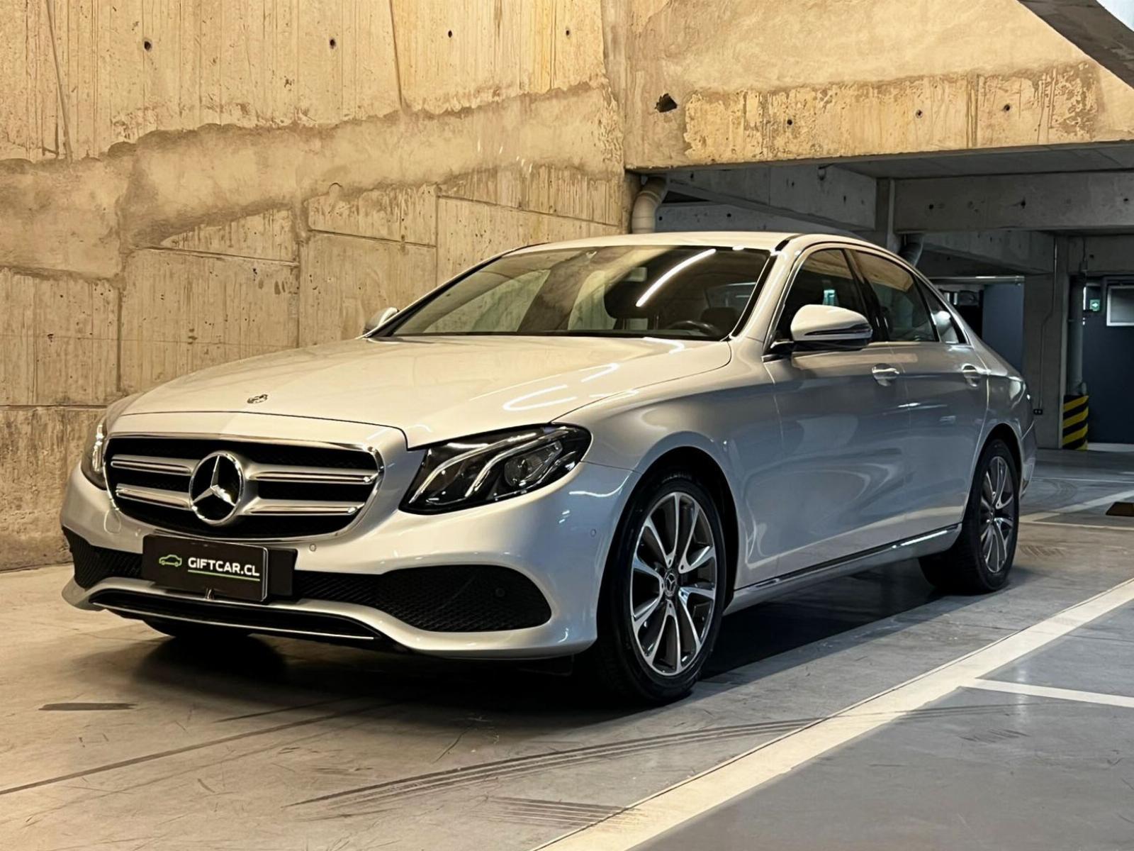 MERCEDES-BENZ E200 2.0 2019 MANTENIMIENTO EN LA MARCA UN DUEÑO - FULL MOTOR