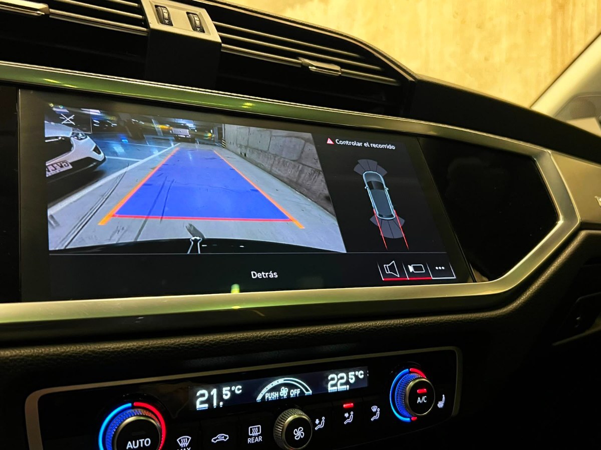 Audi Q3 — foto 17 de 27